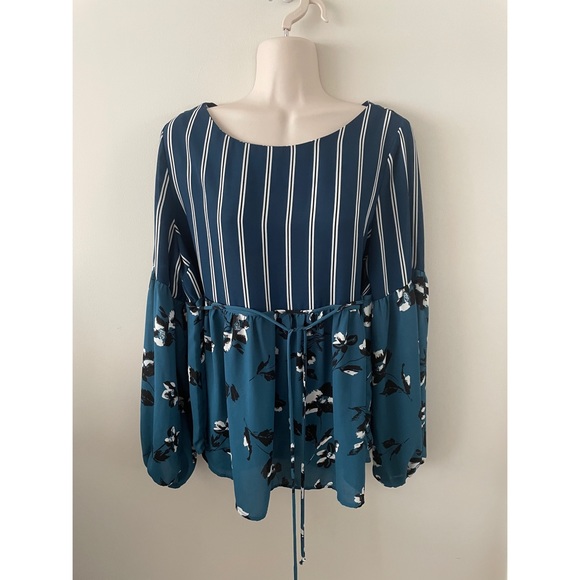 Macy's Tops - 🌿 Adorable Macy’s Teal Floral & Striped Blouse